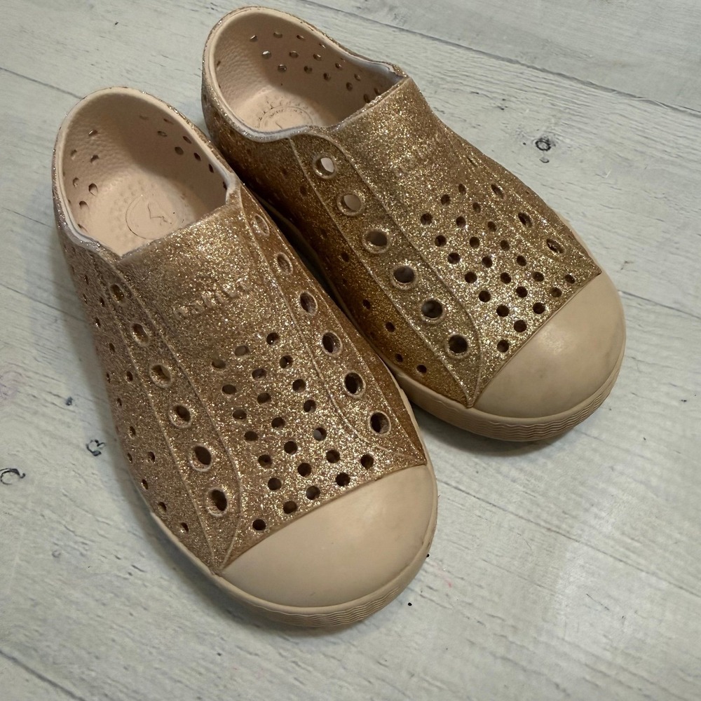 Native Jefferson girls slip on shoes gold glitter little kids size 7